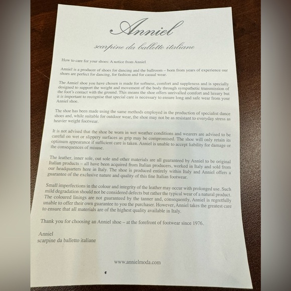 NIB  Anniel , Italian suede & silver sparkle t-strap sandals. Size 37 - Picture 8 of 10